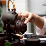 普洱茶冲泡手法：凤凰三点头